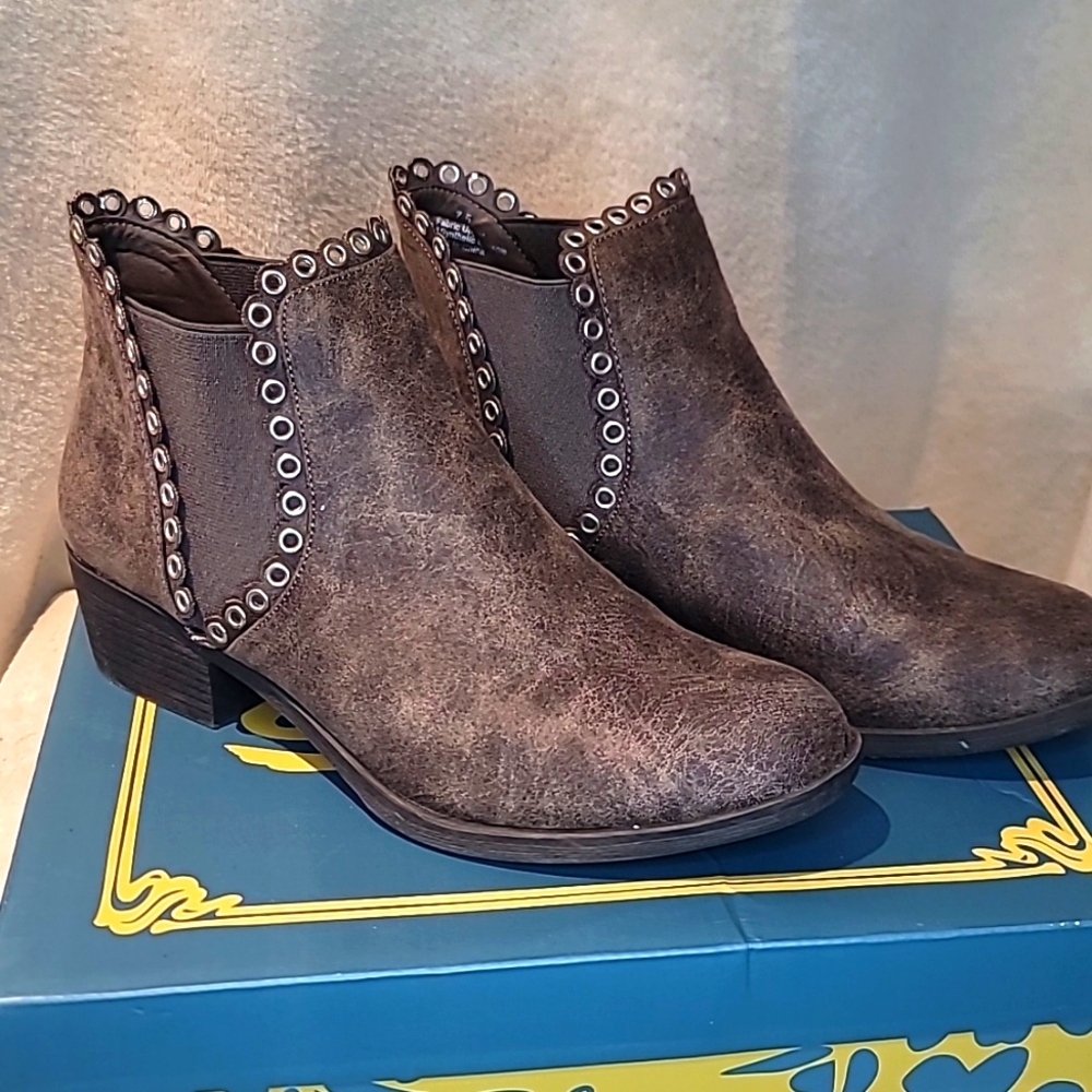 Sbicca tape boots